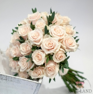 свадебный букет из кремовой розы