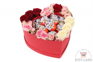 цветы с конфетами в коробке сердце