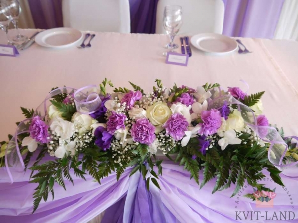 цветочная композиция на свадебном столе