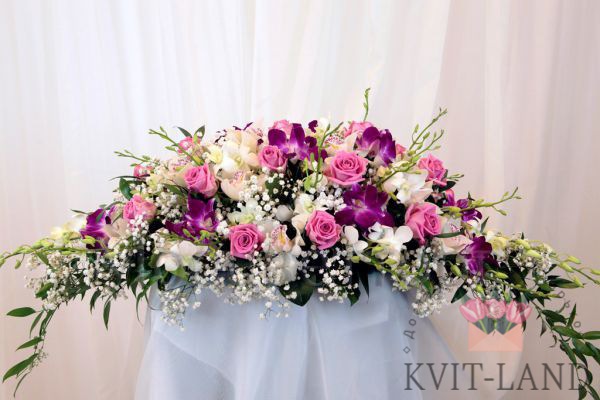 украшение цветами свадебного стола