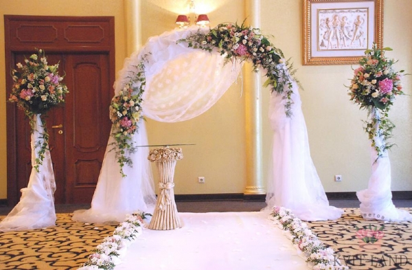 свадебная арка в цветах