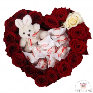 конфеты розы в каркасе сердце