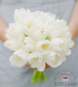 белый тюльпан в букете невесты