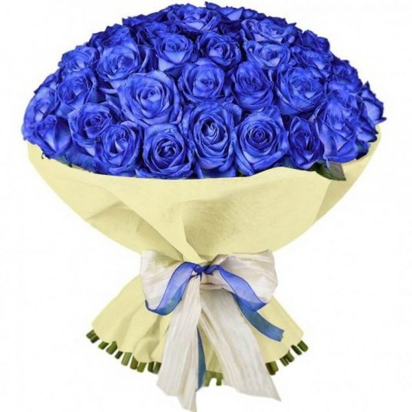 в упаковке синяя роза