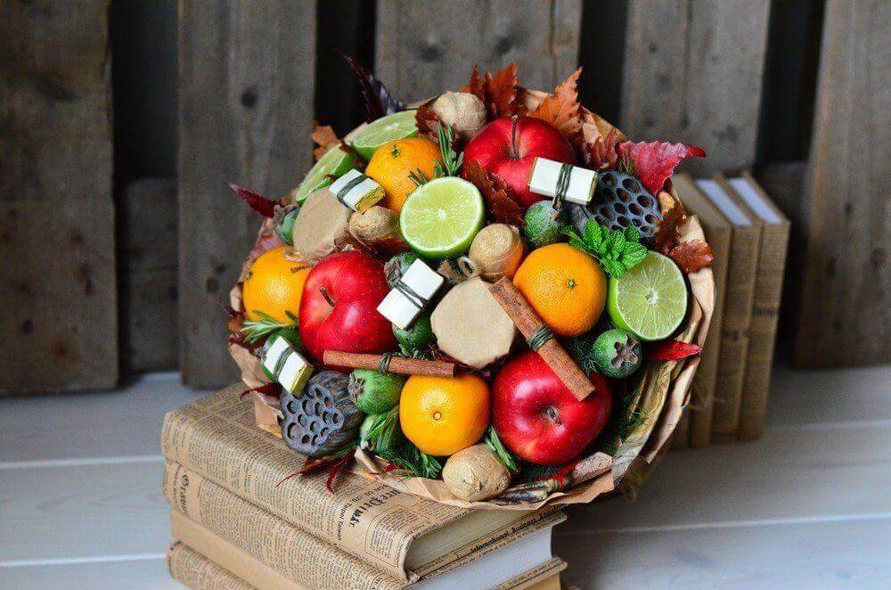 съедобный букет из фруктов и овощей